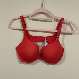 Victoria’s Secret Tee Shirt Red Bra